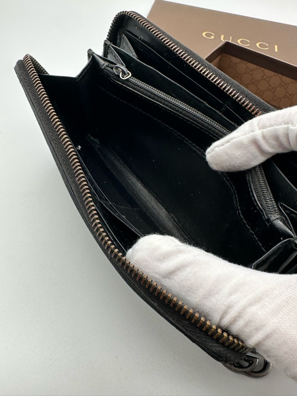 Gucci Holographic Zip Around Wallet - Picture 9 of 12